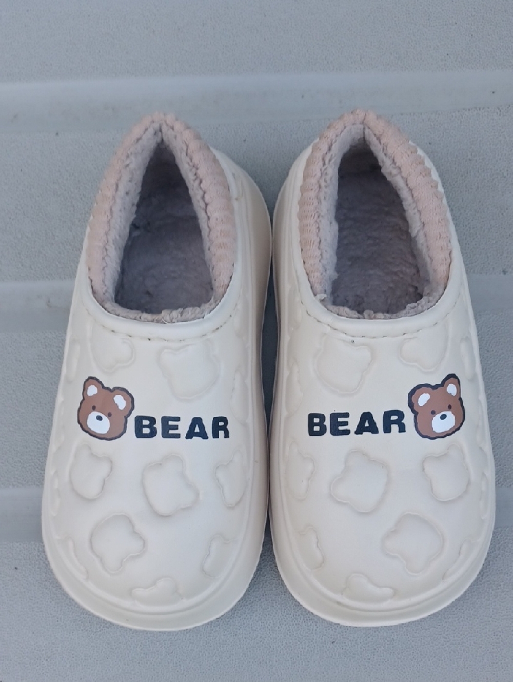 Source Unknown Cozy Cream Sherpa Lined Embosed Bear Slip-On Size 8